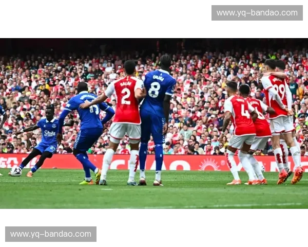 曼城vs埃弗顿：英超战场的“矛盾之争”，是蓝色风暴的洗礼还是太妃糖的绝地反击？